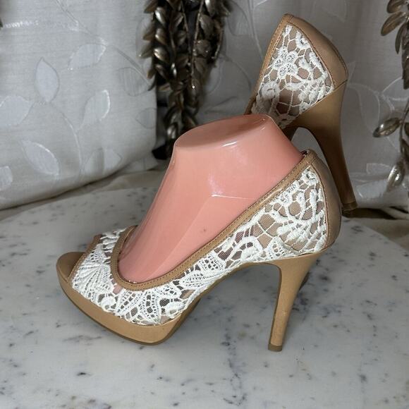 Antonio‎ Melani | Women’s 7.5 | Cream Lace Peep-Toe Heels | Bridal Boho Chic - Picture 5 of 17